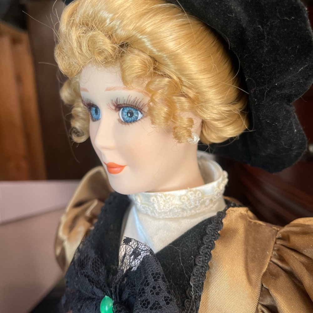 Franklin Mint Porcelain Doll in Gold and Black Victorian Dress - Picture 4 of 5
